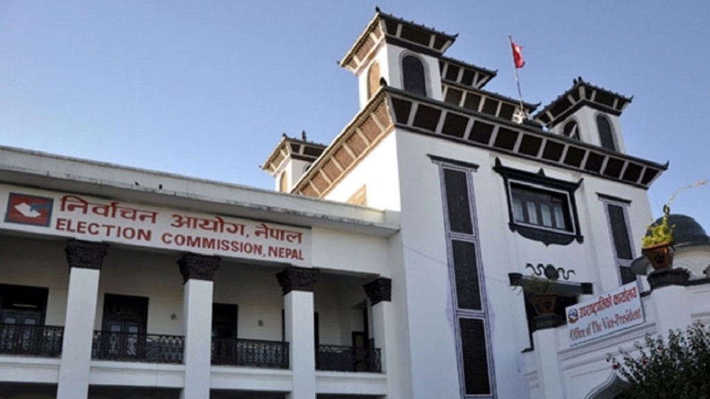 ३ सय १५ केन्द्रीय सदस्यको हस्ताक्षरसहित प्रचण्ड–नेपाल समूह निर्वाचन आयोग जाँदै